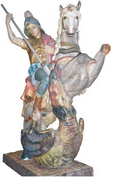 Statua lignea di San Giorgio che uccide il drago, apriva la tradizionale processione del 23 aprile